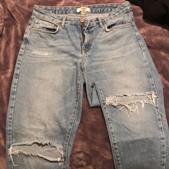 forever 21 mom  jeans  w/ ripped knees - Picture 1 of 2